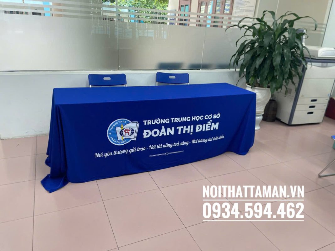 In logo khăn trải bàn cho trường học
