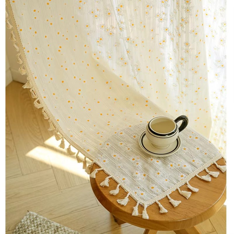 Voan linen hoa cúc kết hợp tua chổi cực xinh