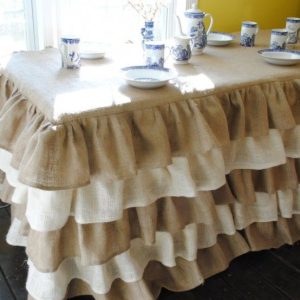 Khăn trải bàn may cách điệu cho bàn hình chữ nhật