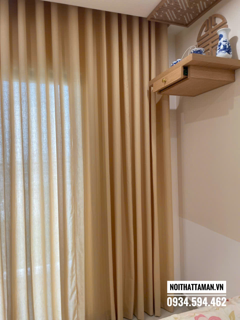 Vải linen mềm nên tạo sóng ngay sau khi lắp đặt