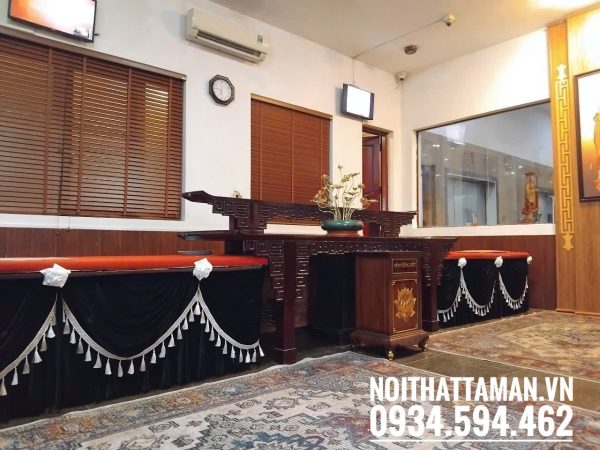 Váy quây bàn thờ có yếm kết hợp tua