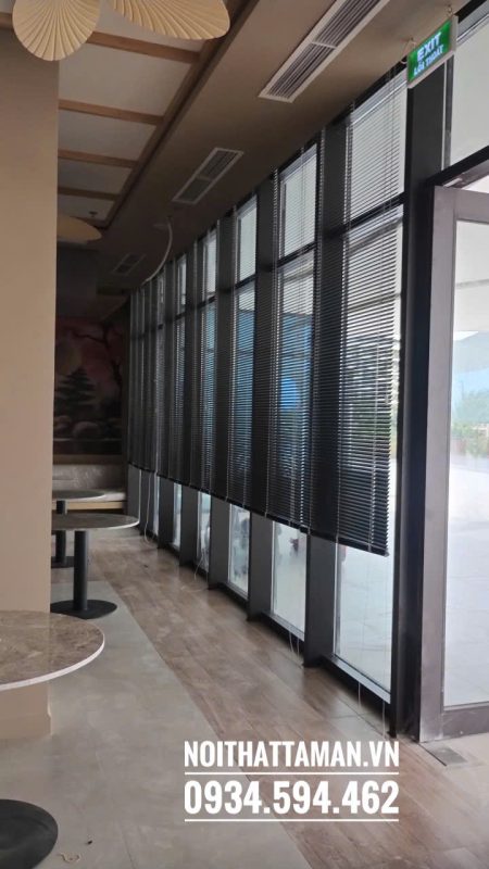 Hoàn thiện lắp đặt rèm sáo nhôm tại khách sạn Aquamarine Cam Ranh - Khánh Hòa 5 Rèm sáo nhôm màu đen