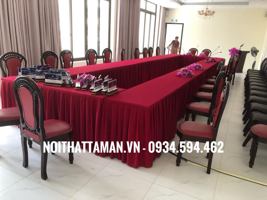 Ý Nghĩa Màu Sắc Khăn Trải Bàn Hội Nghị & Cách Phối Phù Hợp Từng Sự Kiện 3 Khan trai ban mau do do