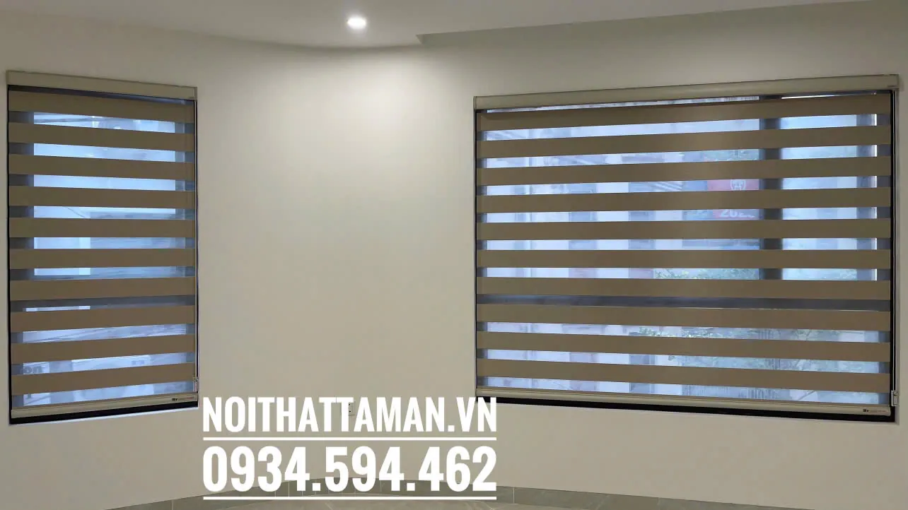 Rèm cầu vồng lắp cho hai cửa sổ góc phòng tại Bắc Từ Liêm